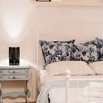House Of Happy With Terrace Apartment