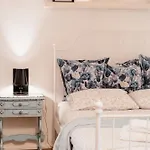 House Of Happy With Terrace Apartment *