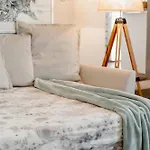 House Of Happy With Terrace Apartment