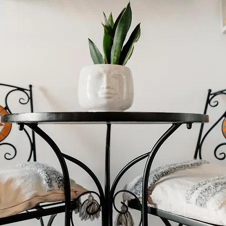 House Of Happy With Terrace Apartmán